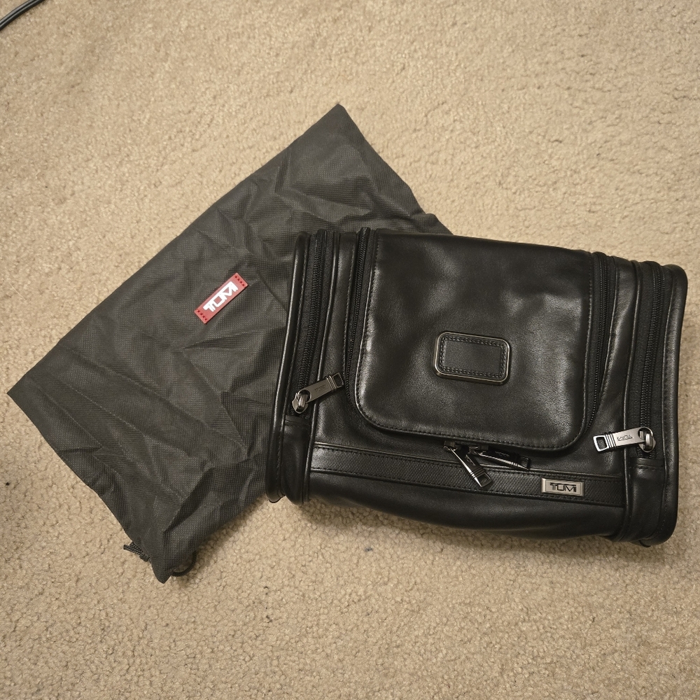 Tumi Leather Hanging Travel Kit - Picture 2 of 9